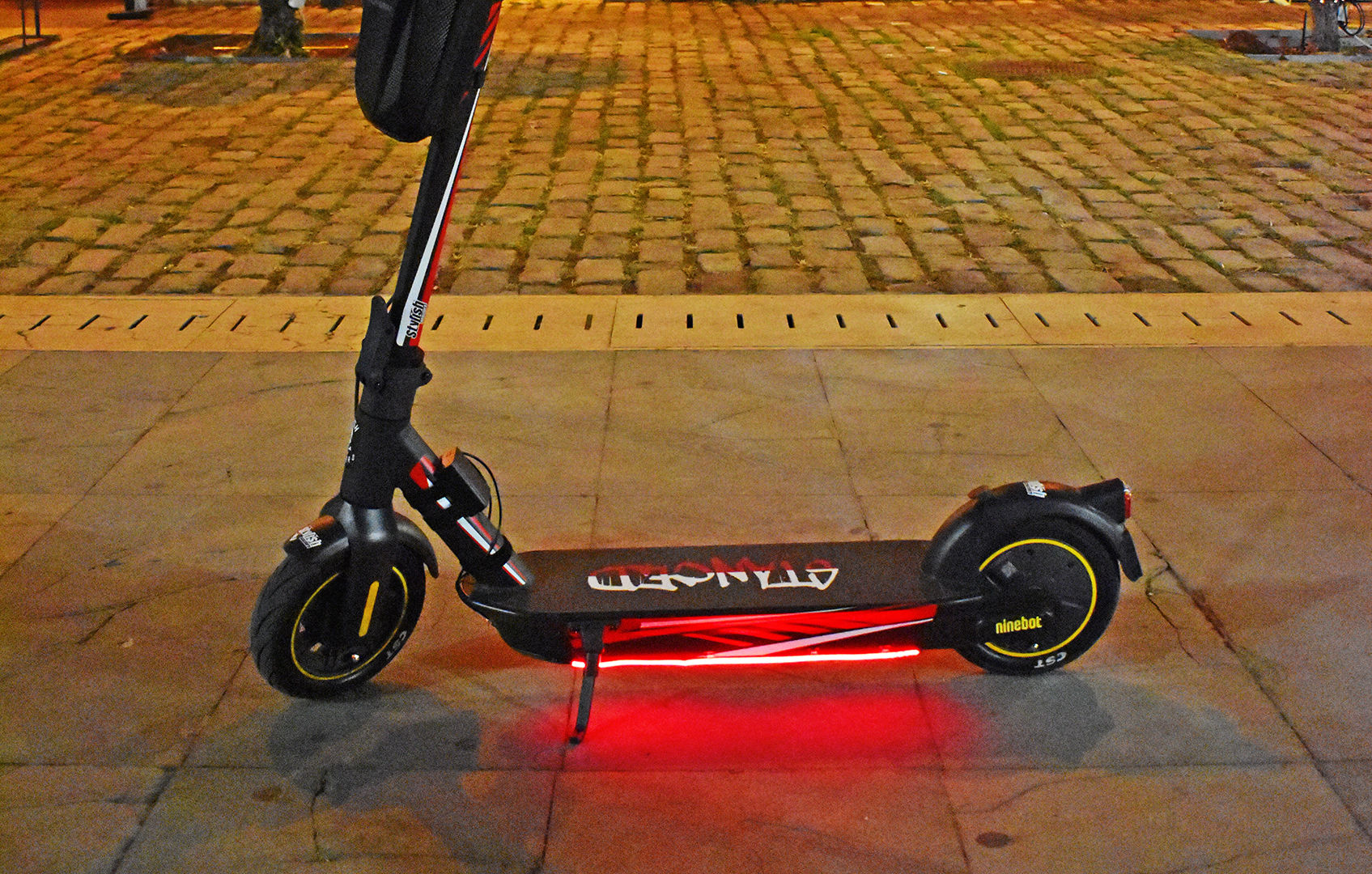 dLight - Deck LED lights for Xiaomi, Ninebot & Navee scooters